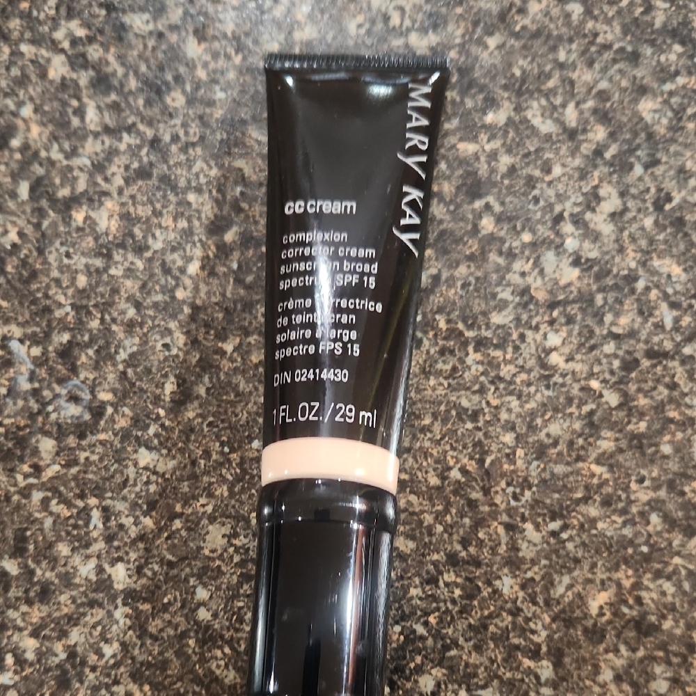 Mary Kay CC Cream - Black and Tan